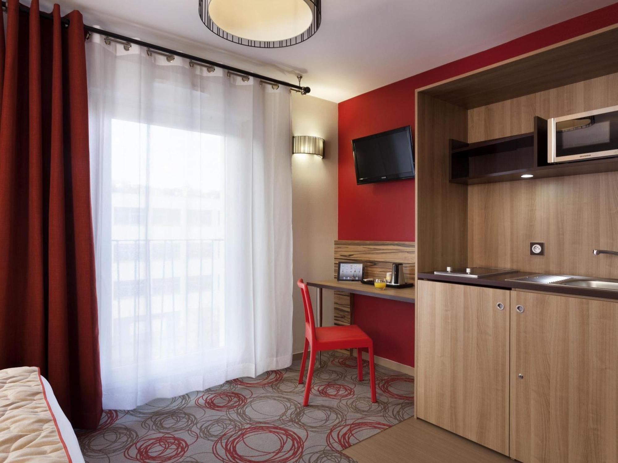 Estudio con cama doble